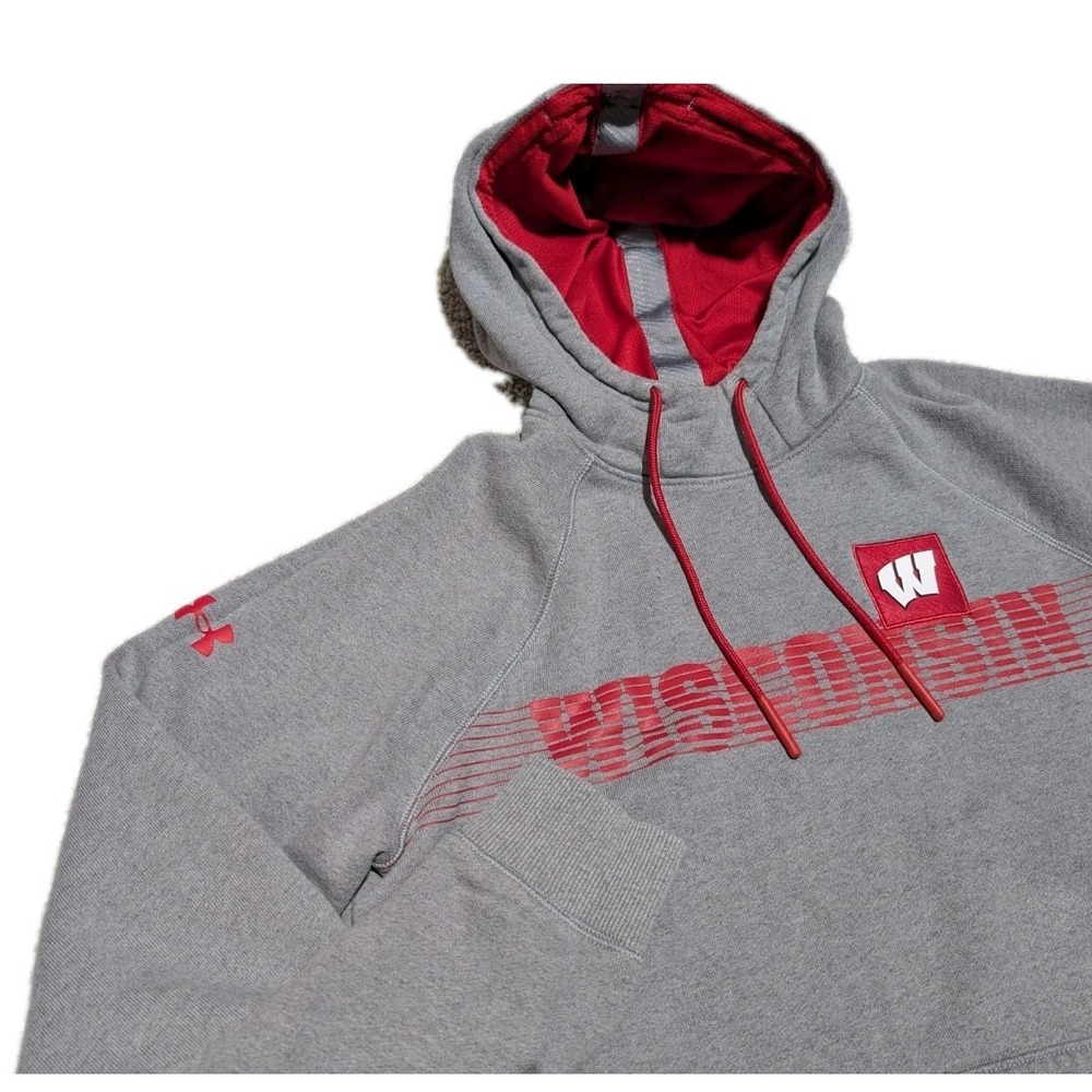 Under Armour Wisconsin Tech Gray Red‎ Hoodie Pullover Size Small Loose Excellent